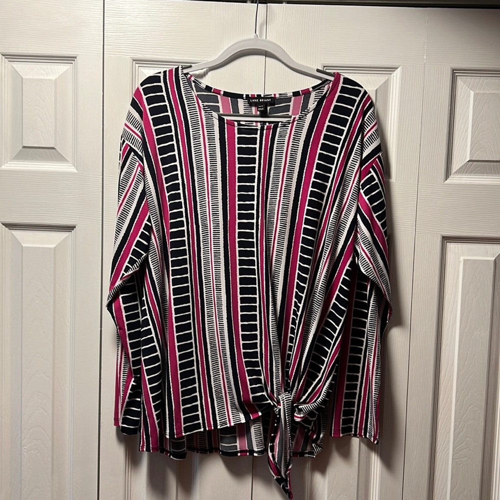 LANE BRYANT LIGHTLY WORN LONG SLEEVE TIE FRONT SHIRT